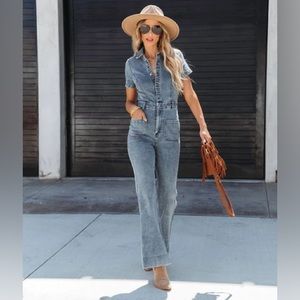 Vici LONGMONT POCKETED FLARED DENIM JUMPSUIT